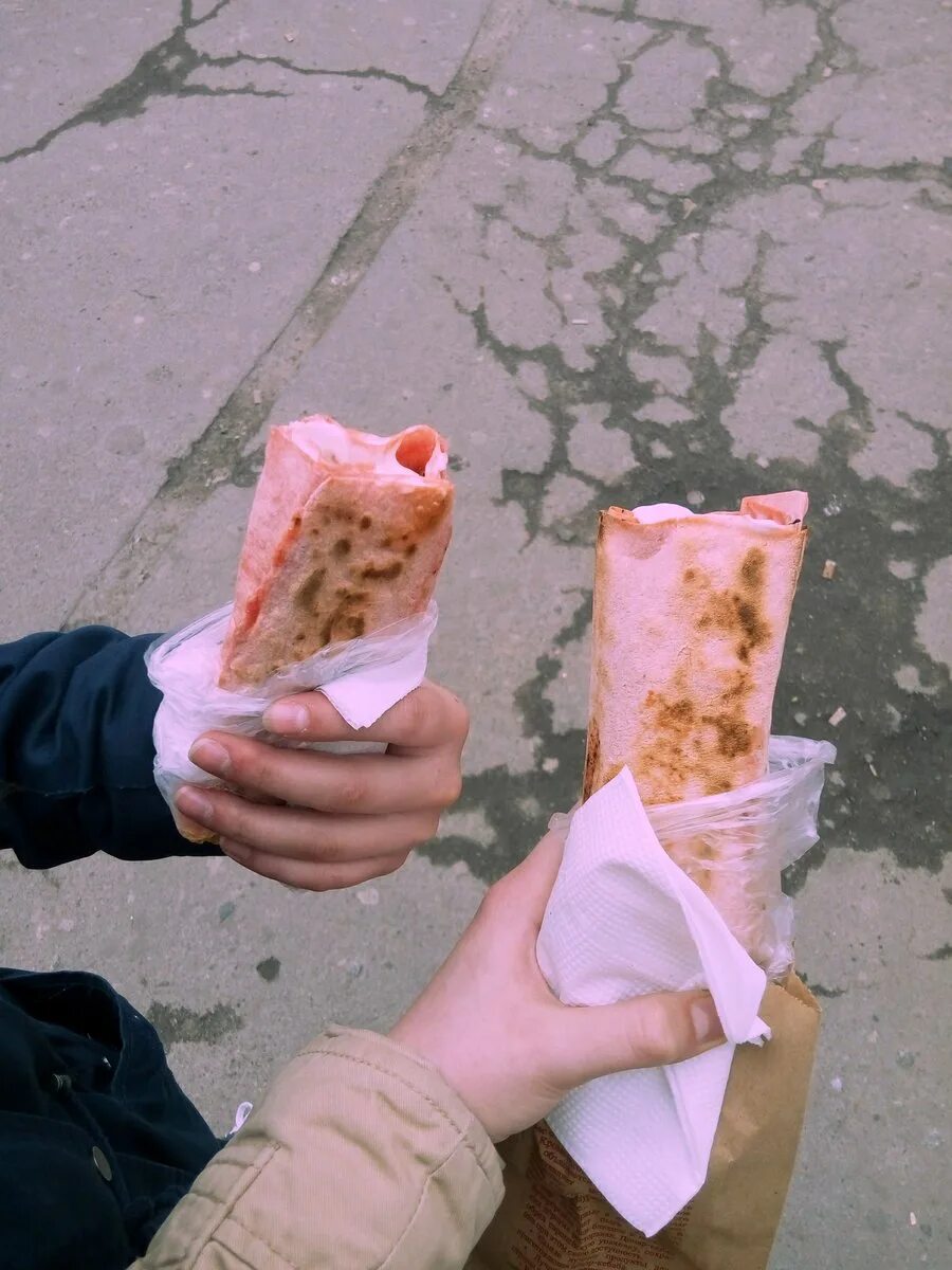 Жру руку