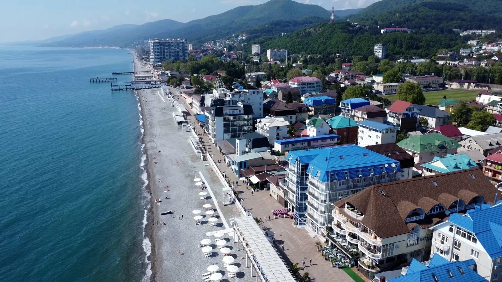 Пляжи сочи в сентябре. Посёлок лазаревское краснодарский край. Температура в лазаревском. Побережье чёрного моря краснодарский край лазаревское. Погода в поселке лазаревское.