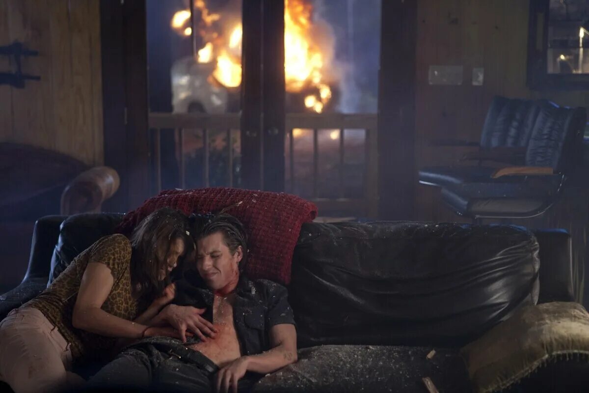 Люк эванс никто не выжил. Выживший 2012. Выживший 2012. Выживший 2012. Люк эванс никто.