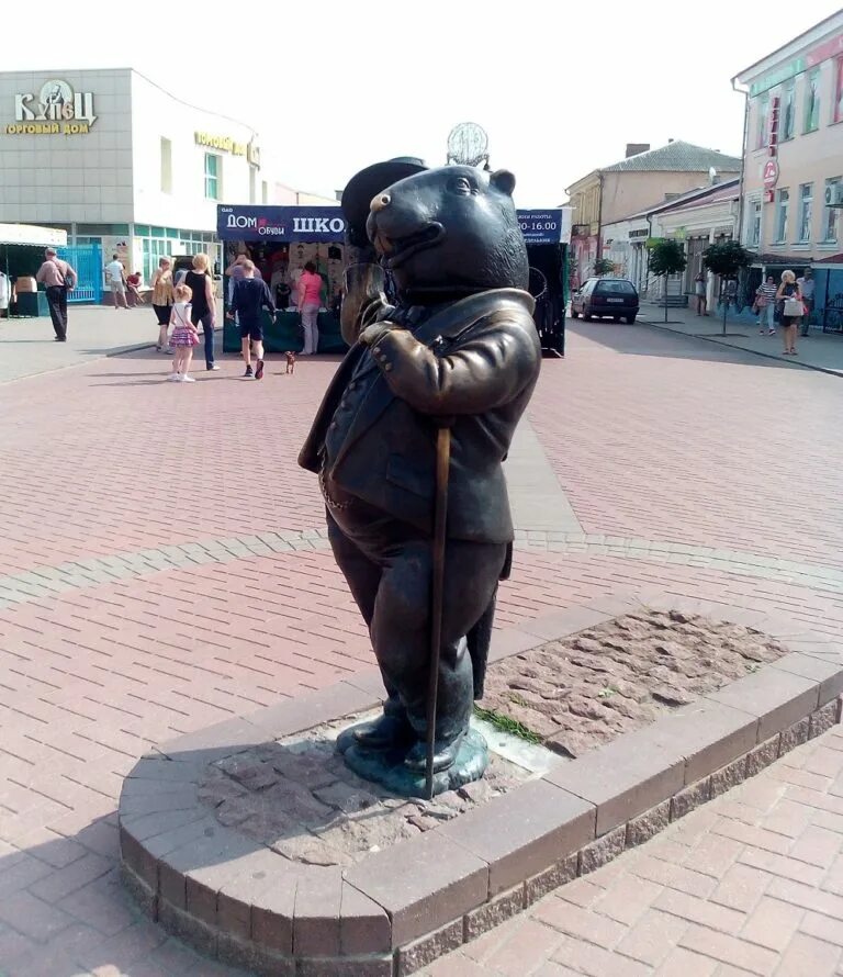 Бобров памятник бобру. Памятник бобрам в Бобруйске. Город Бобруйск памятники бобру. Статуя бобра в Бобруйске. Памятники Беларуси бобра.