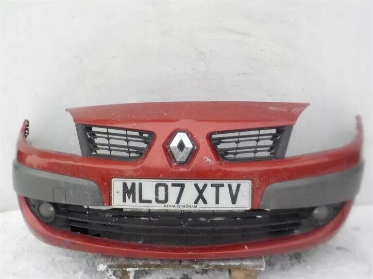 Передний бампер scenic 2. Передний бампер на рено сценик 2 рестайлинг. Передний бампер рено сценик 1 2003 года. Решëтка бампера рено сценик2 рест. Бампер рено сценик 2 рестайлинг.