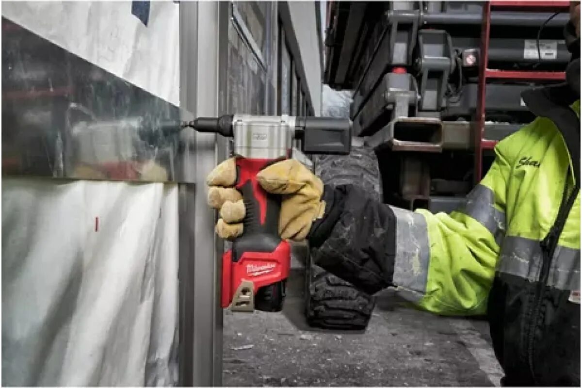 Bprt -202x. Заклепочник milwaukee bprt-0. M 12 заклепочник milwaukee m12. Аккум. Губки для заклепочника milwaukee m12 bprt.