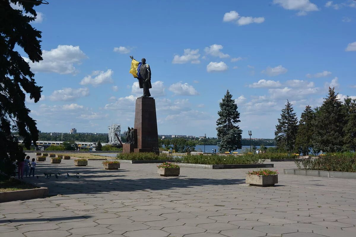 Ленин в запорожье. Запорожье ленина. Запорожье проспект ленина башни. Памятник ленину в запорожье. Памятник ленину в запорожье у днепрогэсса.
