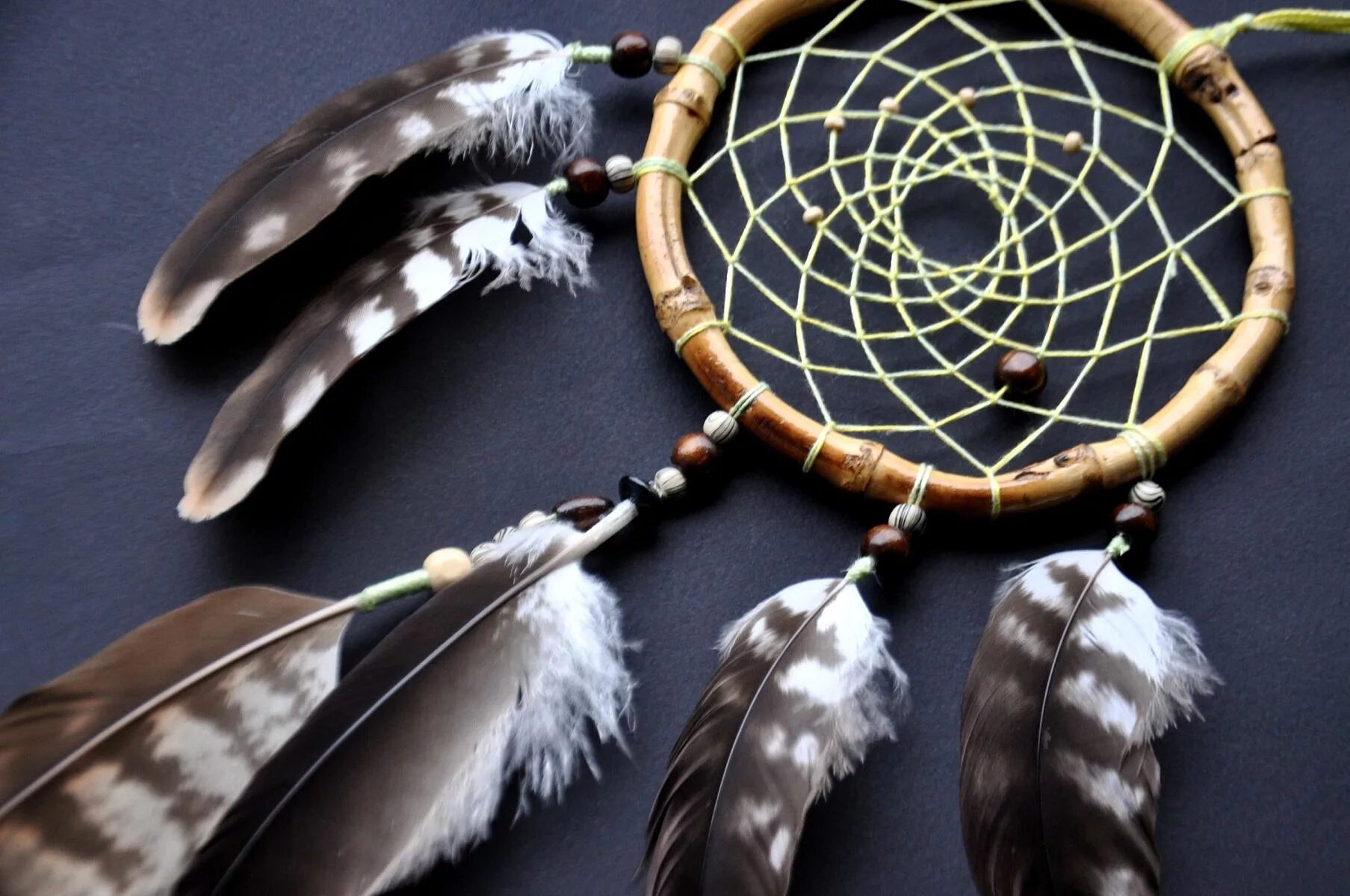 амулет круноый индейский. ловец снов племени навахо. оберег племени навахо. оджибвейская легенда ловец снов. талисман у индейцев.