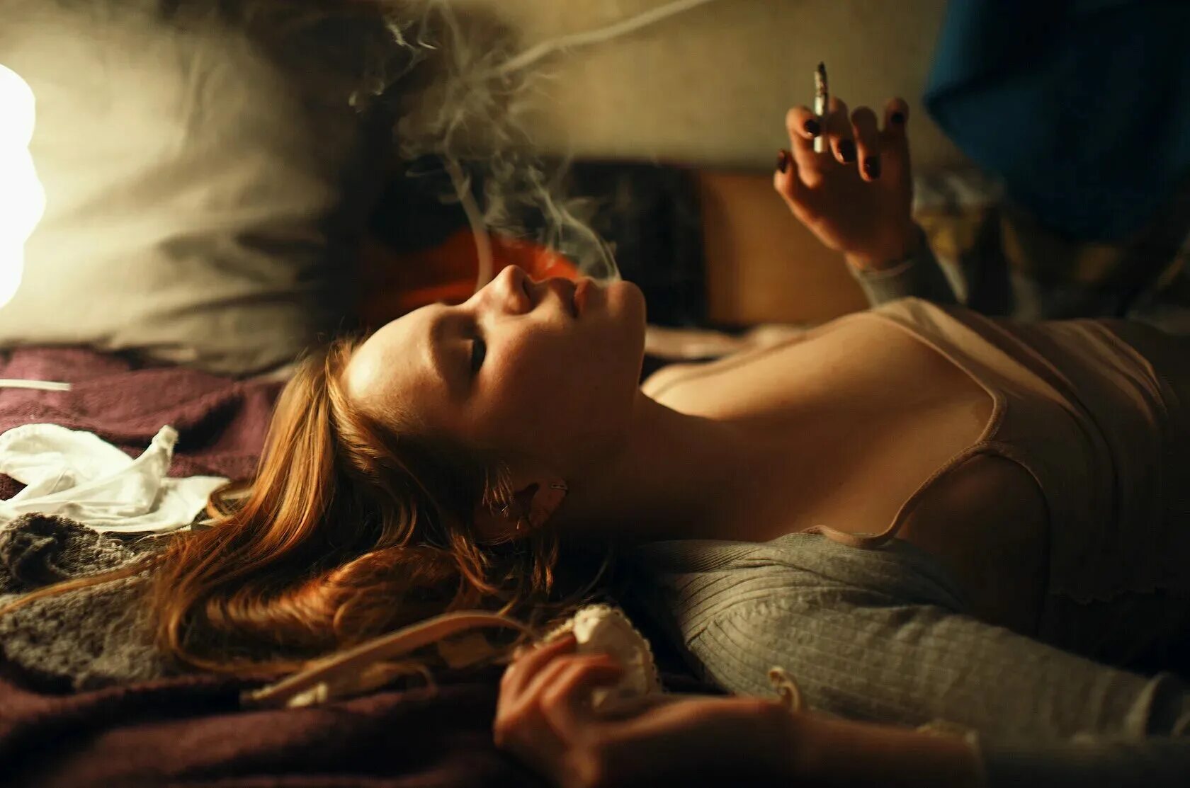 Tv girl lonely women. She smokes in bed. Женщина кунит в постели. Курит в постели. She smokes in bed.