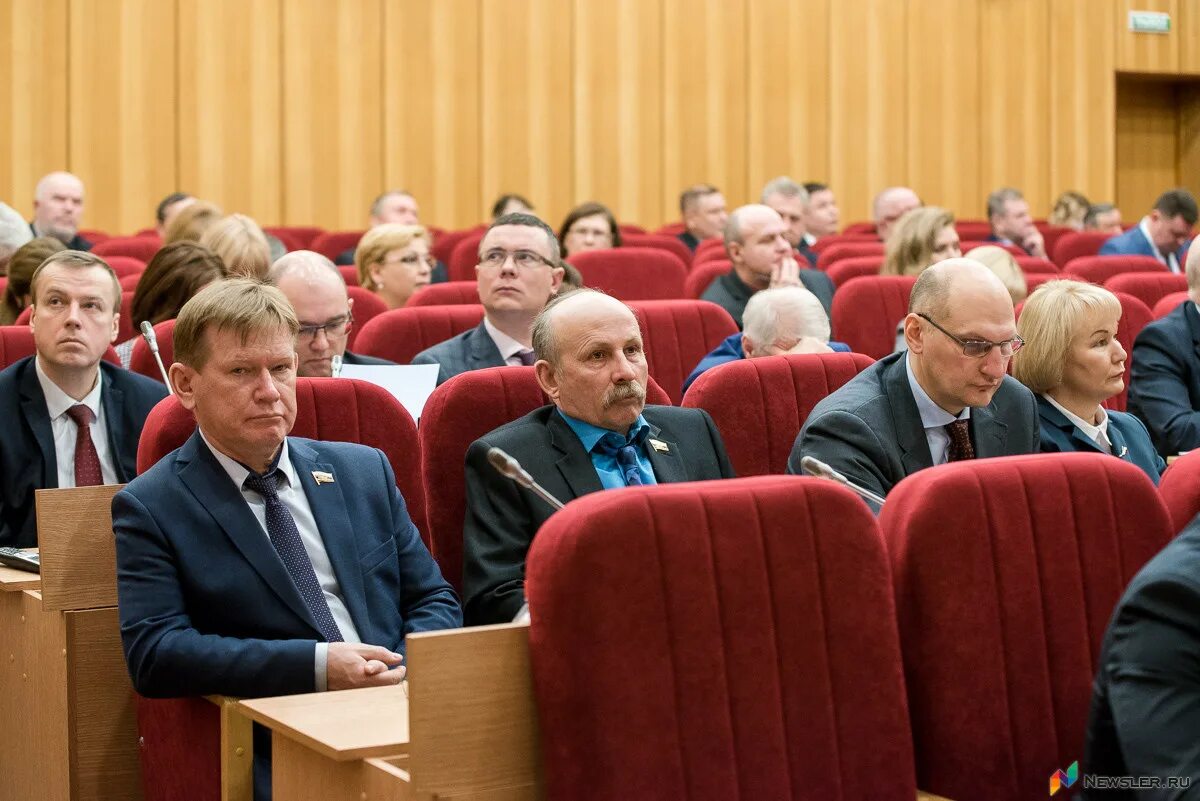 Сайт законодательного собрания кировской. Депутаты Кировской области фото. Заксобрание Кировской области заседание. Кировское Заксобрание фото. Законодательное собрание Кировской области.