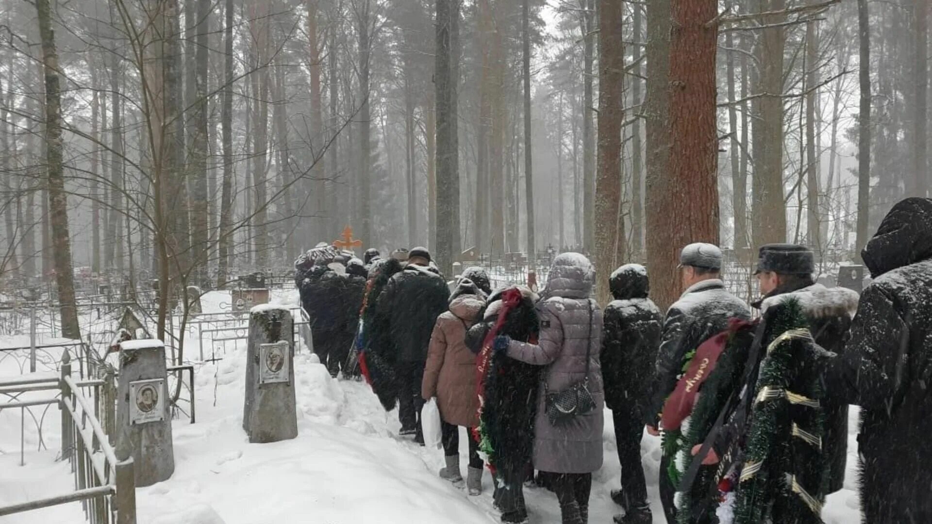 Похороны солдат погибших. Могилы погибших в спецоперации. Прощание фото. Участник сво карелии