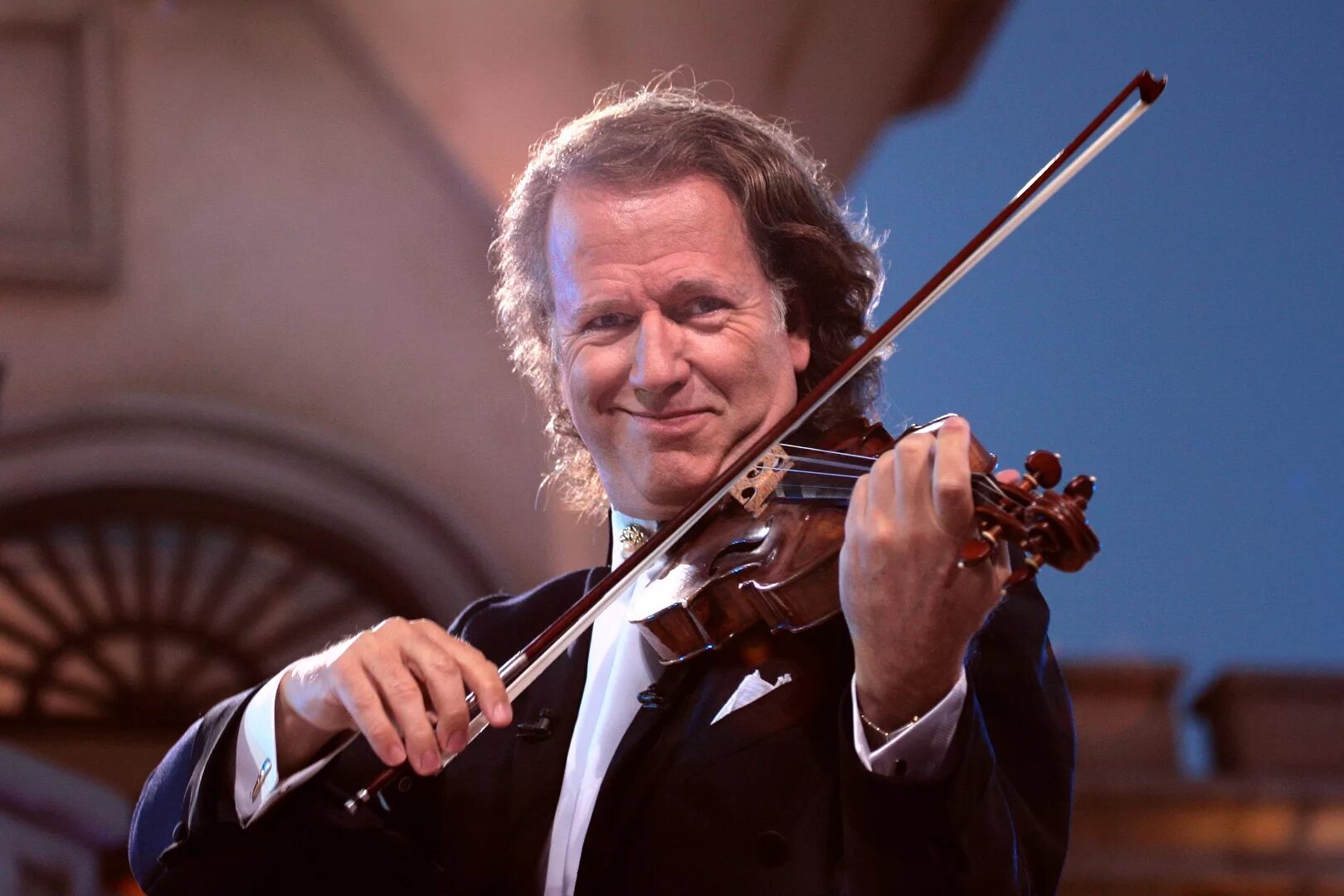 Андре рье вальс. Андре рьё. дирижер andre rieu. скрипач андре рье. андре рей оркестр.