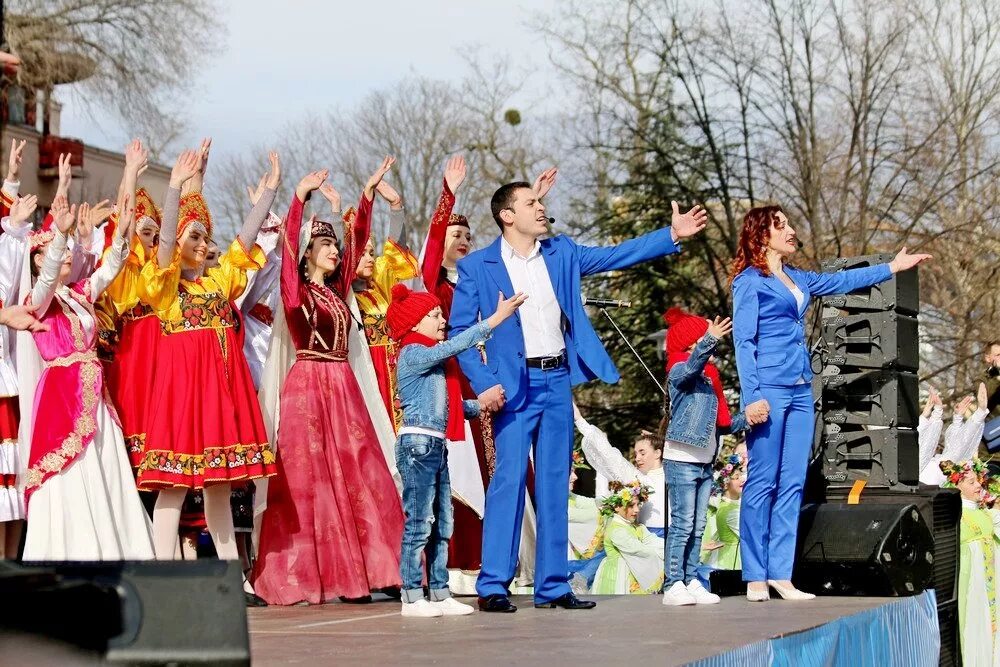 Песня день крыма. Празднования в Крыму. С праздником Крым. Празднование в Крыму в 2014 году.