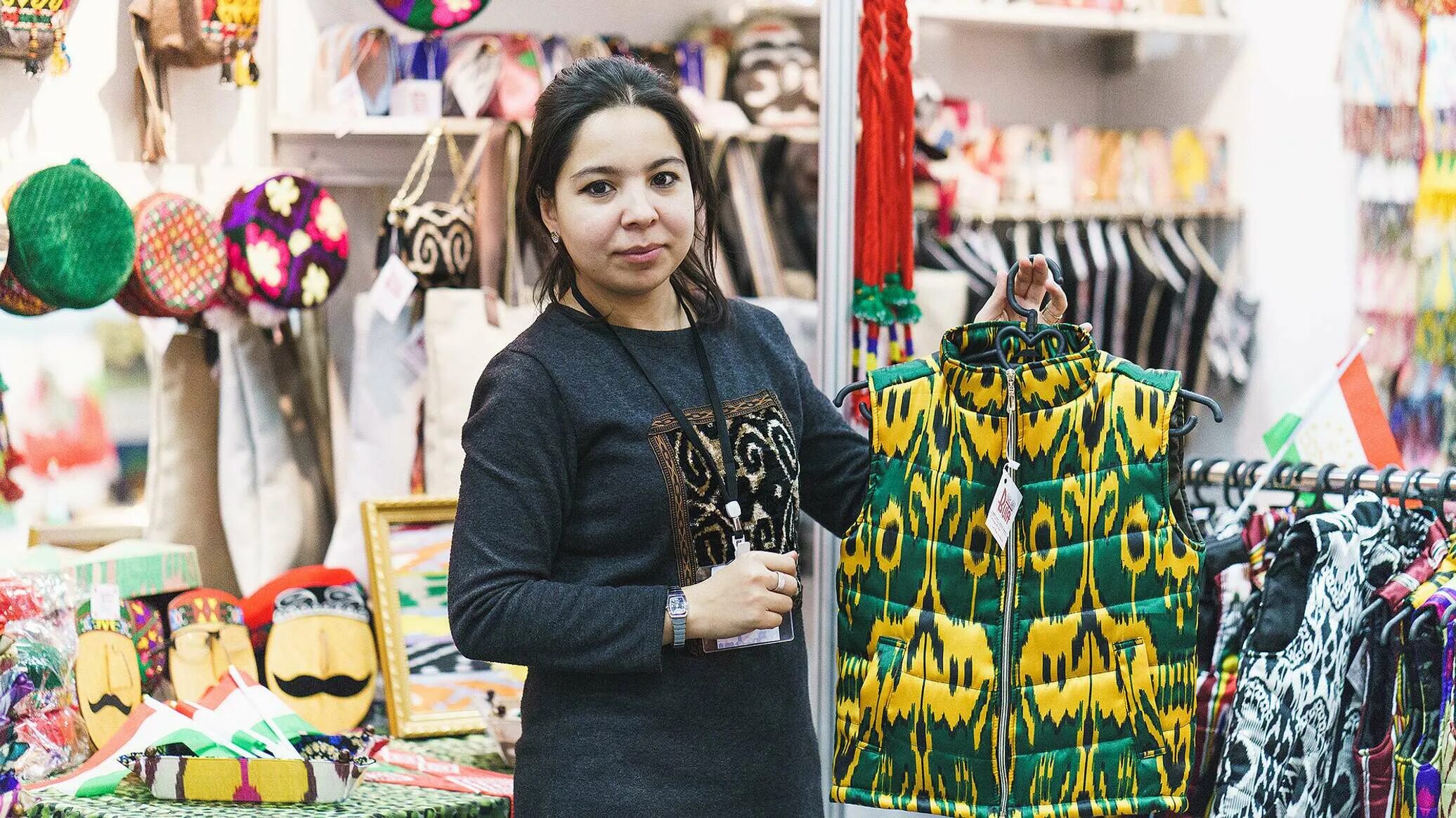 Таджикский магазин. Магазины в Таджикистане. Таджички на рынке. Вещи Таджикистан. Таджикские актрисы