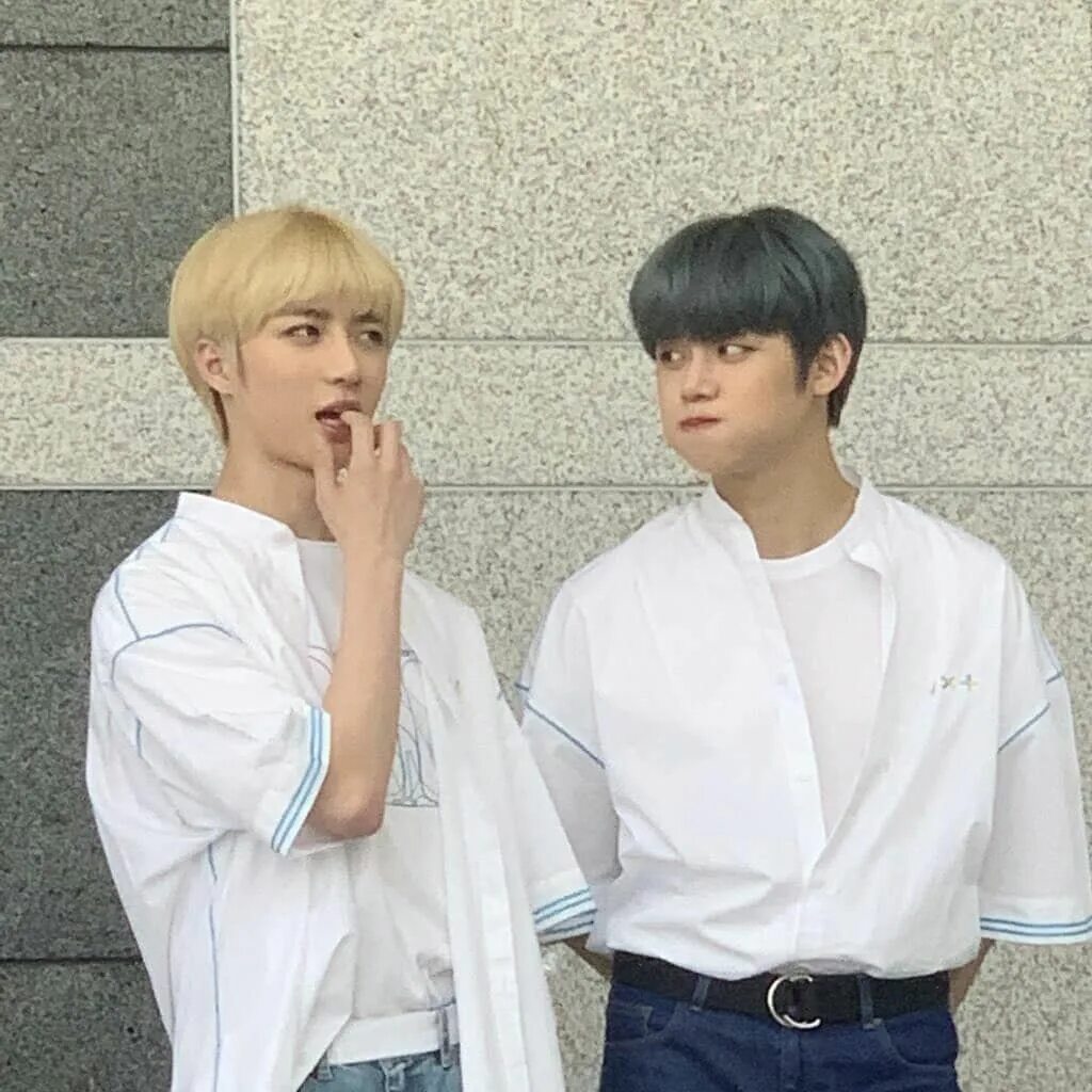 Бомджуны txt. Тхт бомджуны. Бомджуны txt поцелуй. Beomgyu and yeonjun. Txt бомгю и ёнджун.
