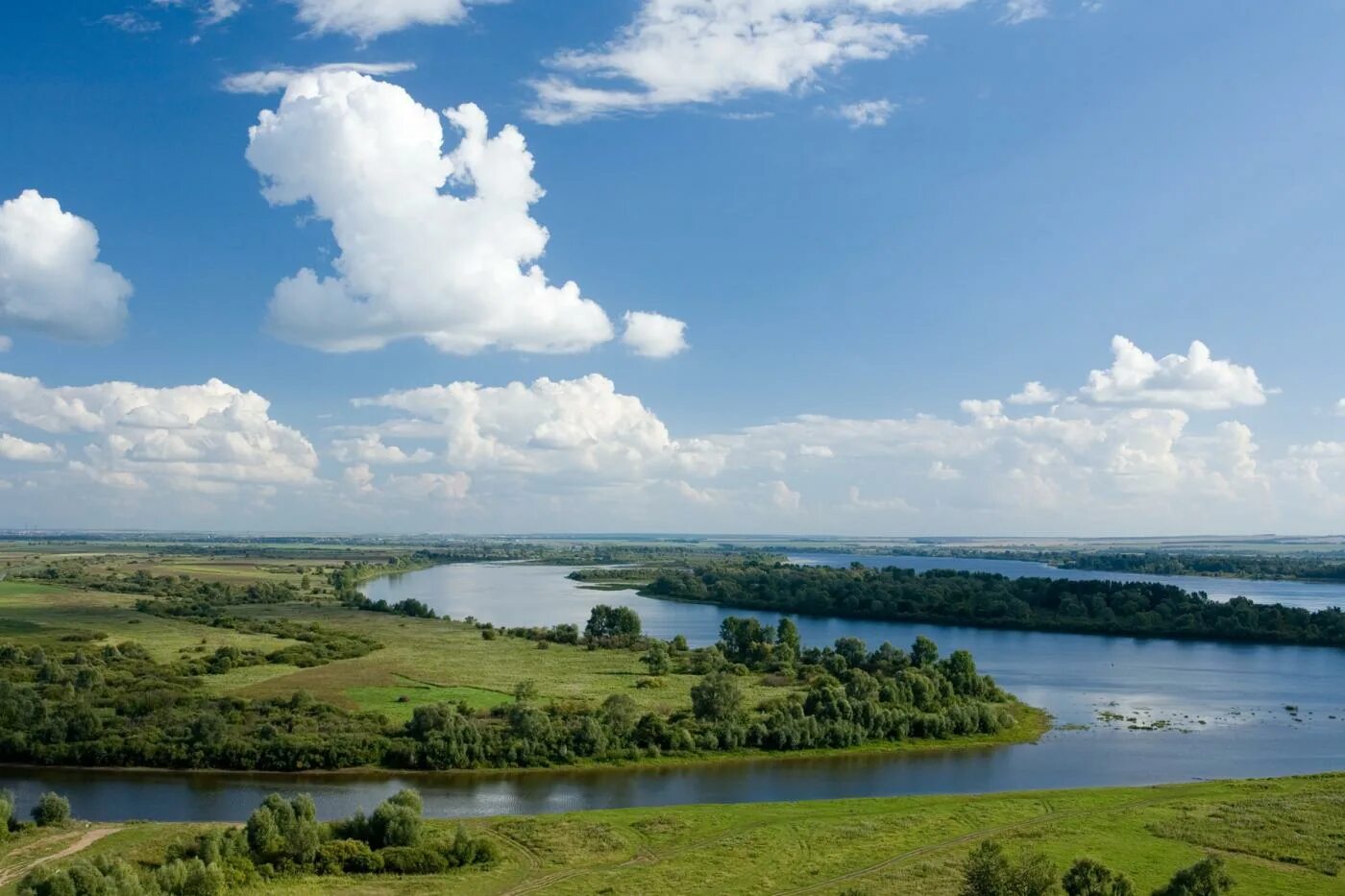 Просторы реки волги. Река волга и кама. Река волга в балаково. Волга река. Река волга просторы ульяновск.