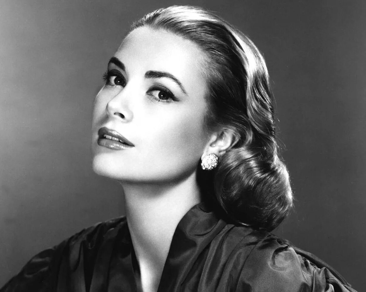 одри хэпберн стиль. княгиня монако грейс келли. ширли актриса 20е. лорен бэколл 1990. актриса одри хепберн.
