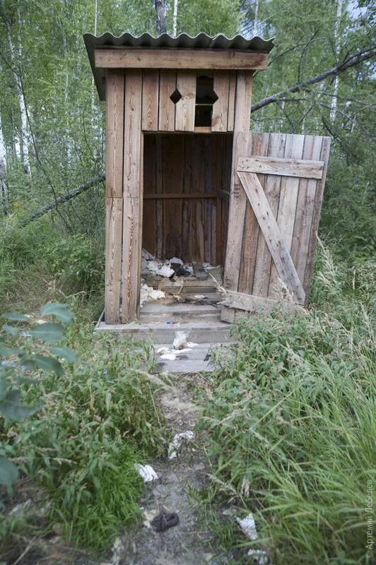 Сельский туалет сектор. Деревенский уличный туалет. Старый деревянный сортир. Деревянный сельский туалет. Старый деревянный туалет.
