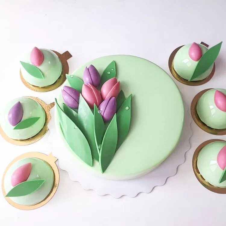 8 из мастики. украшение торта к 8 марту. торт с розами из мастики. весенний тортик. 8 из мастики.