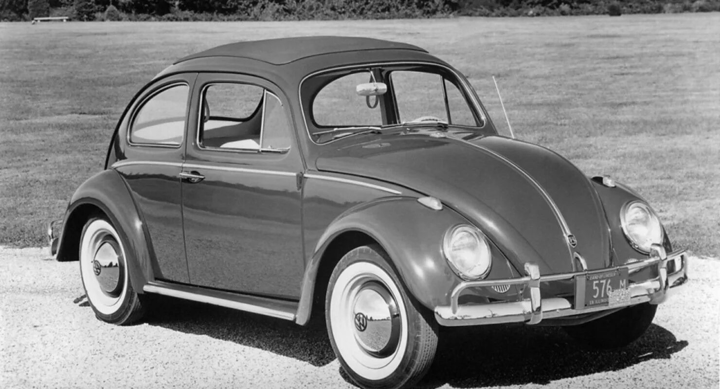 Первые немецкие автомобили. Volkswagen Käfer 1938 вермахта. Первый Фольксваген Жук. Фольксваген Кафер Жук. Volkswagen Käfer – «Жук». 1946.