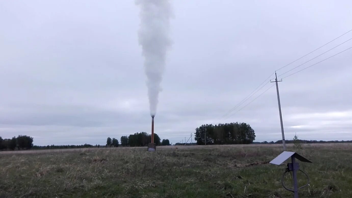 Звон при газе. Стравливание газа. Свеча магистрального газопровода. Газовая свеча на газопроводе. Стравливание газа из газопровода.