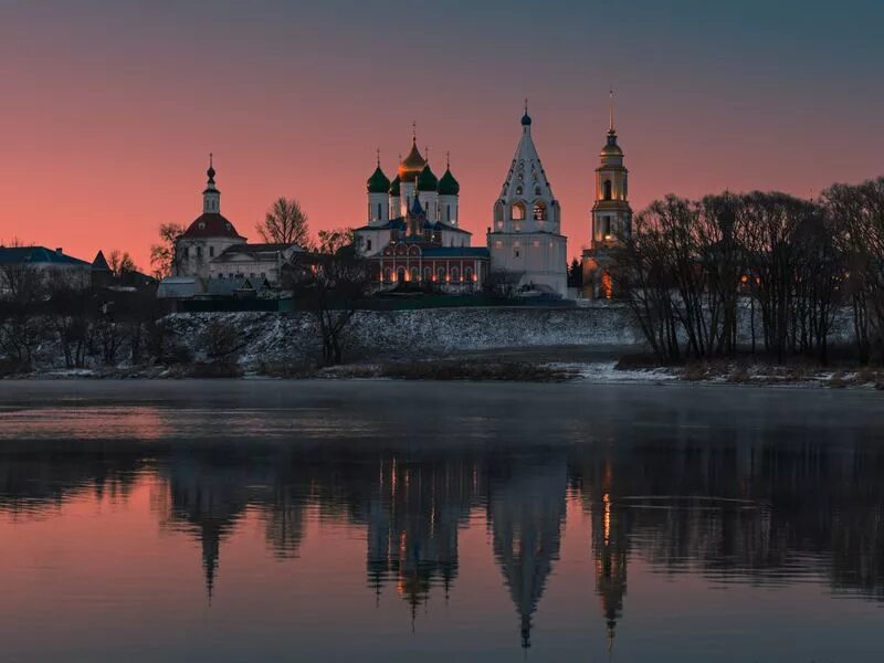 Погулять коломне. Коломенский Кремль Коломна. Коломенский Кремль вечером. Коломна Москва. Коломна фон.