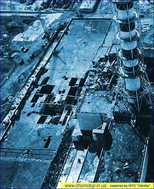 саркофаг чаэс 1986. взорванный 4 энергоблок чаэс. машинный зал чернобыльской аэс 4 энергоблока. 4 энергоблок чаэс 1986. чернобыльская аэс 1986 реактор.