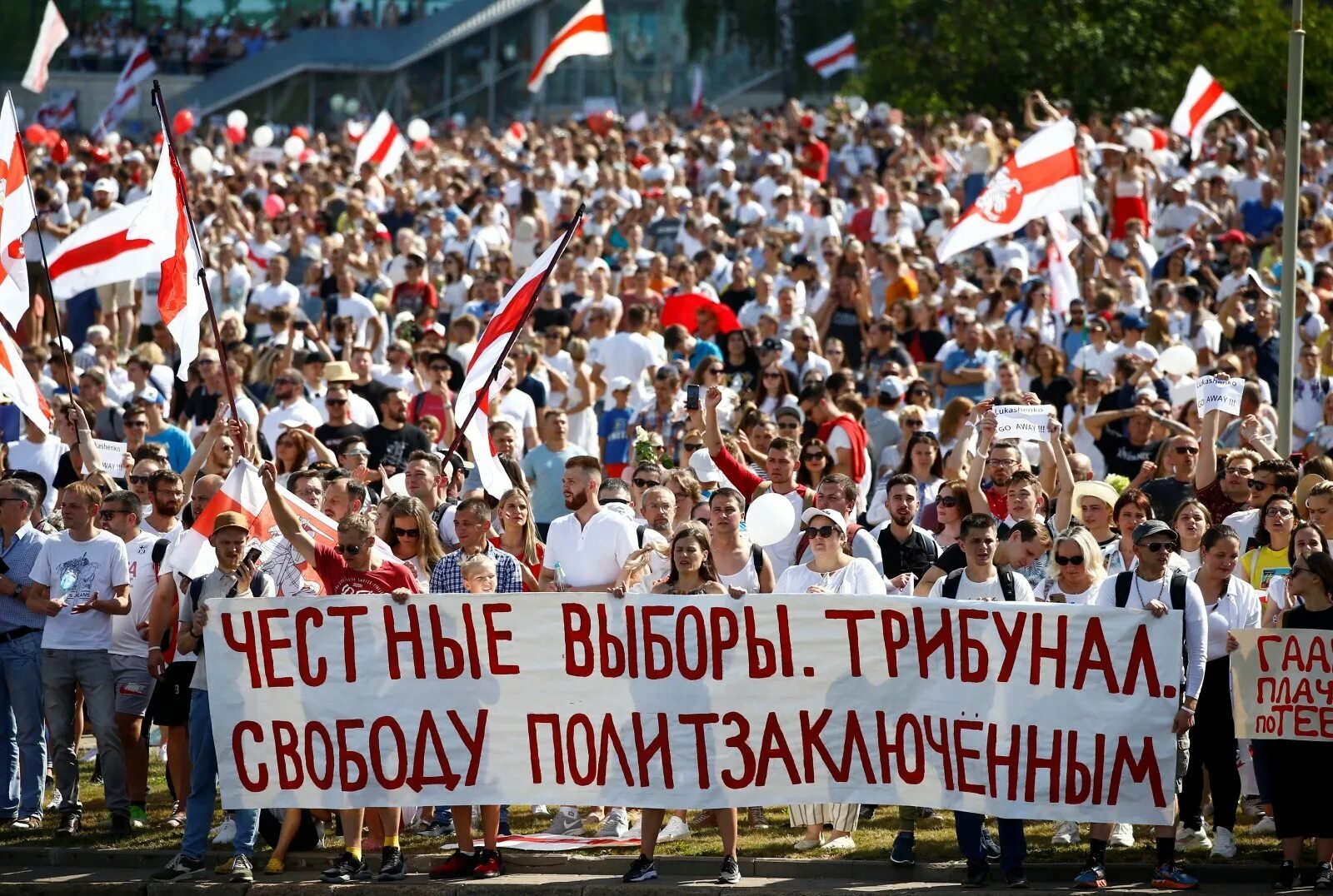 Против свободный. Протесты в Беларуси 2020. Митинги в Белоруссии против Лукашенко. Мирные протесты в Белоруссии 2020. Революция в Беларуси.