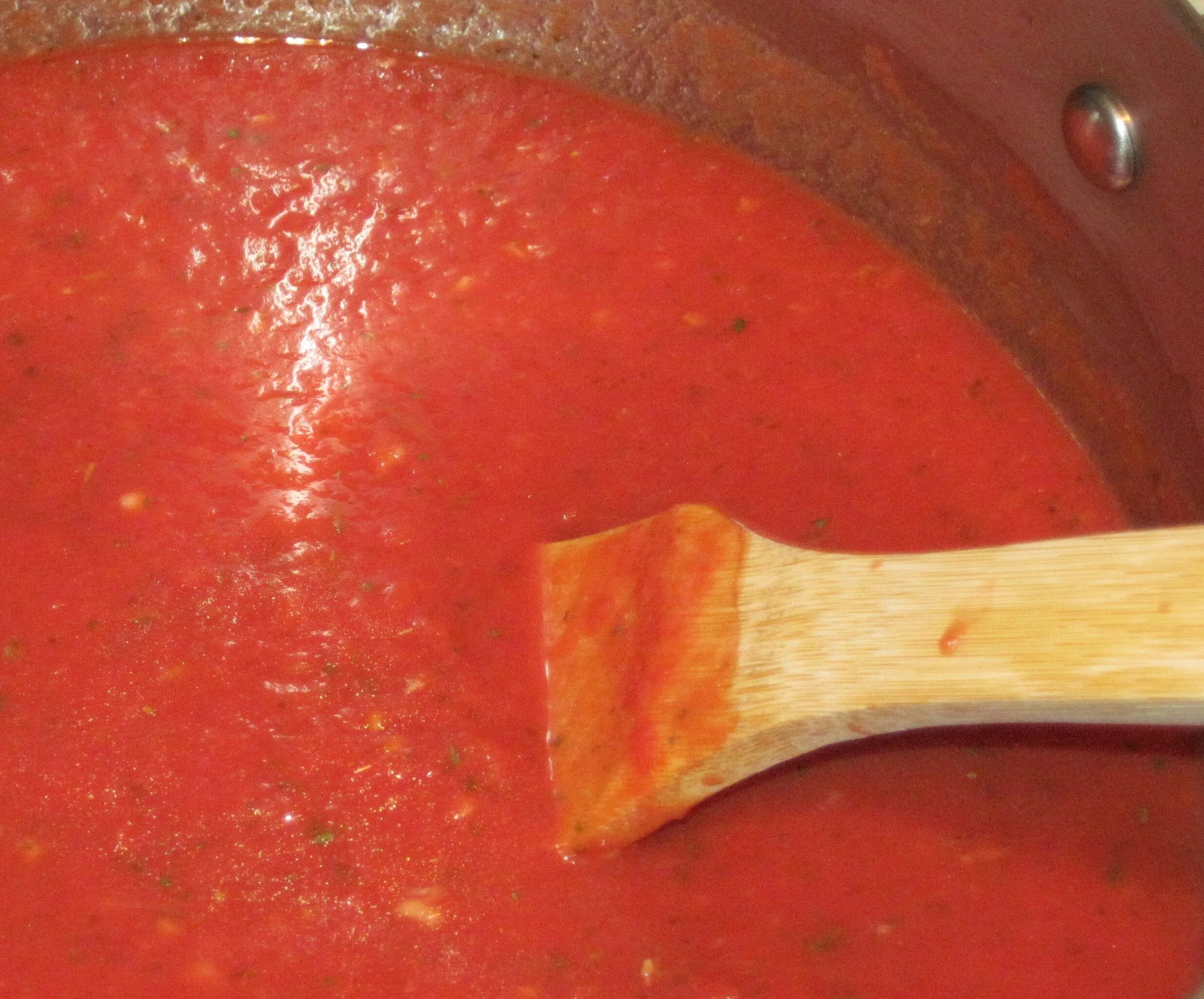 Подливка с томатной пастой. Томатно сметанный соус. Соус томатный с мукой. Подлив из томатной пасты. Подлива томатная с мукой и сметаной