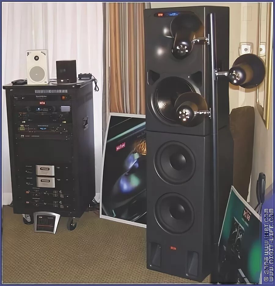 Колонка 2 динамика. Ms-37bt колонка с блютузом. Колонка 2 метра. Парень с колонкой. 1 benq.