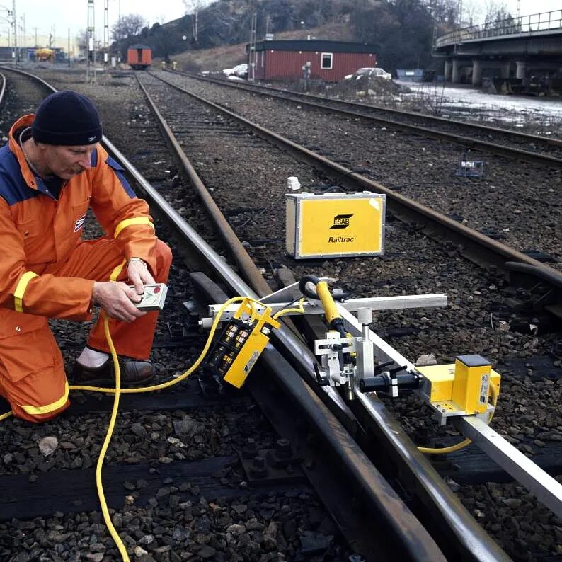 Наплавка рельсов. Railtrac bv1000. электроконтактная сварка рельсов.