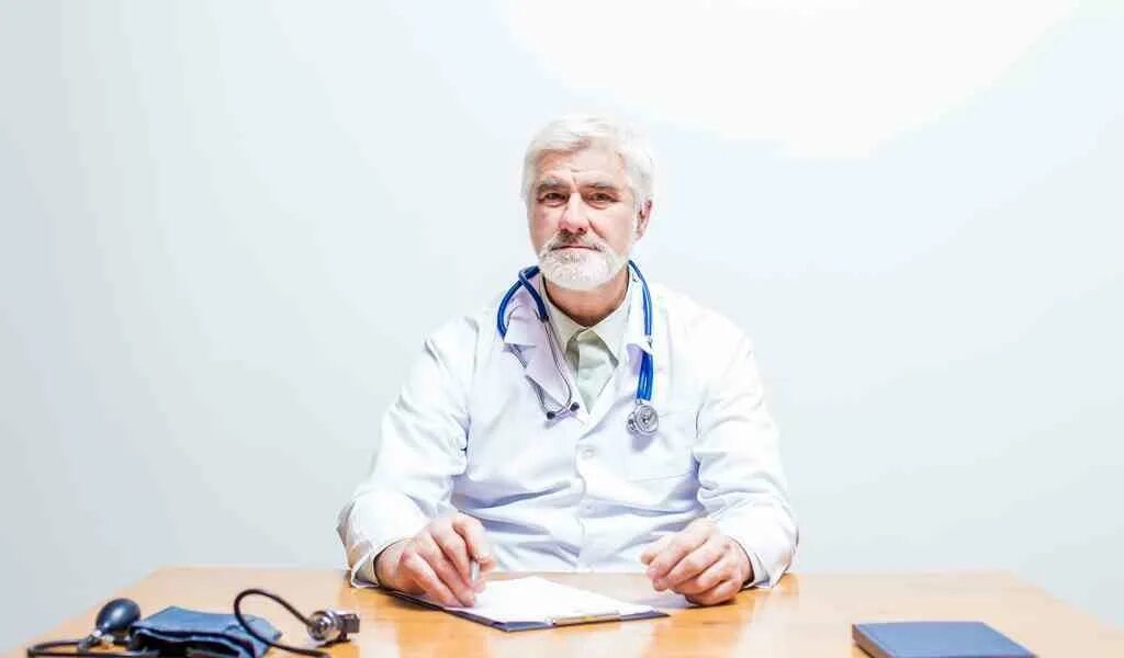 Врач нарколог на дом doktorclock. Врач нарколог. доктор нарколог. врач нарколог фотографии. старый врач.