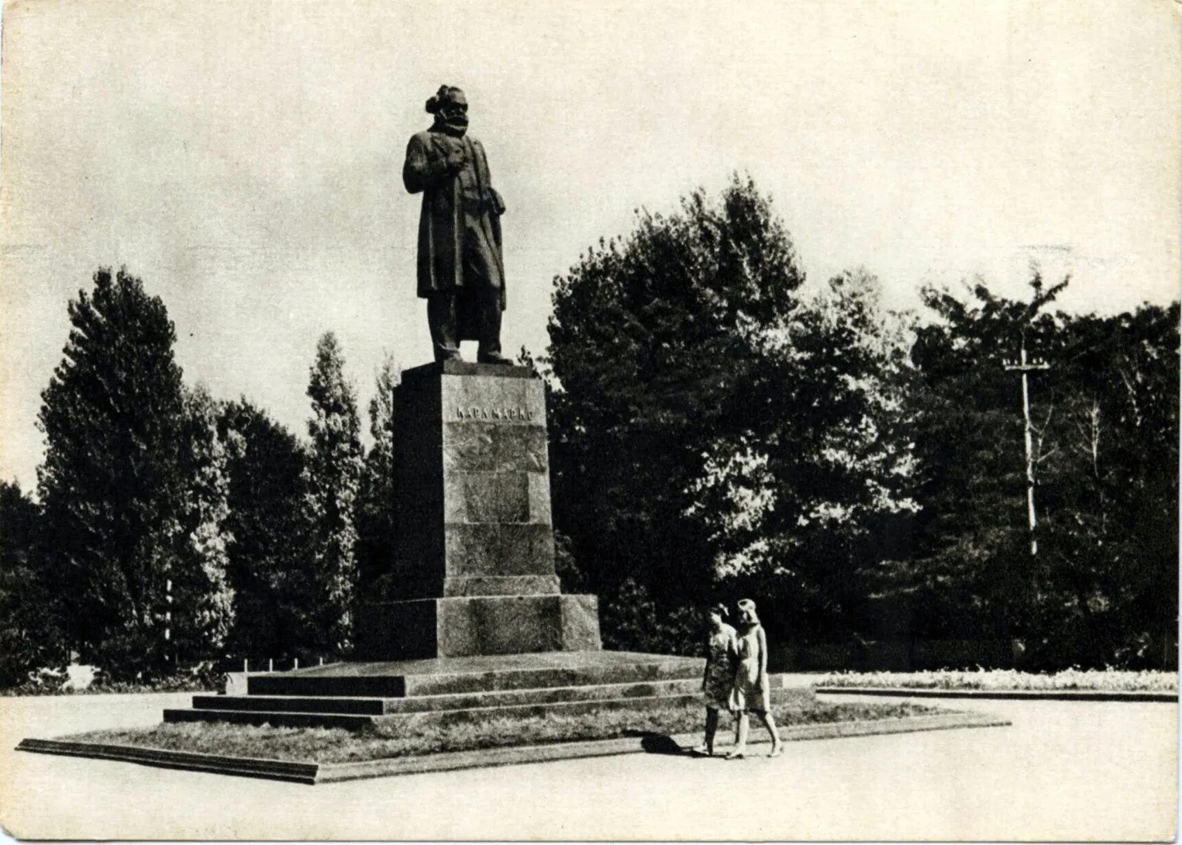 Площадь маркса ростов на дону. Памятник карла маркса ростов. памятник карлу марксу ростов-на-дону. ростов памятник на площади карла маркса. памятник карлу марксу в ростове.