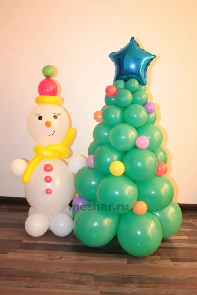 Снеговик шаров. Елка из шариков. Фигуры из воздушных шаров. Снеговик из шариков воздушных. Фигура из шаров елка.