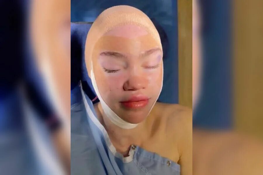 А вот это неплохая татуха! Grimes показала, как забила себе спину 