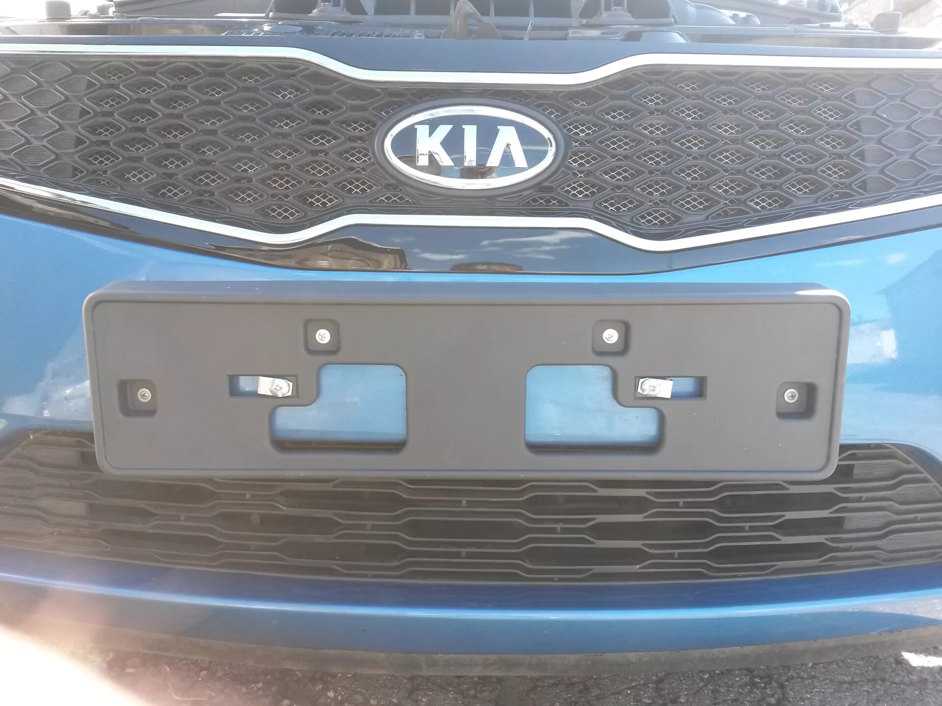 Подиум для переднего номерного знака avensis t25. Подиум для номера на передний бампер. Лансер 10 основание номерного знака. Lada xray подиум номерного знака. 86519f1000.