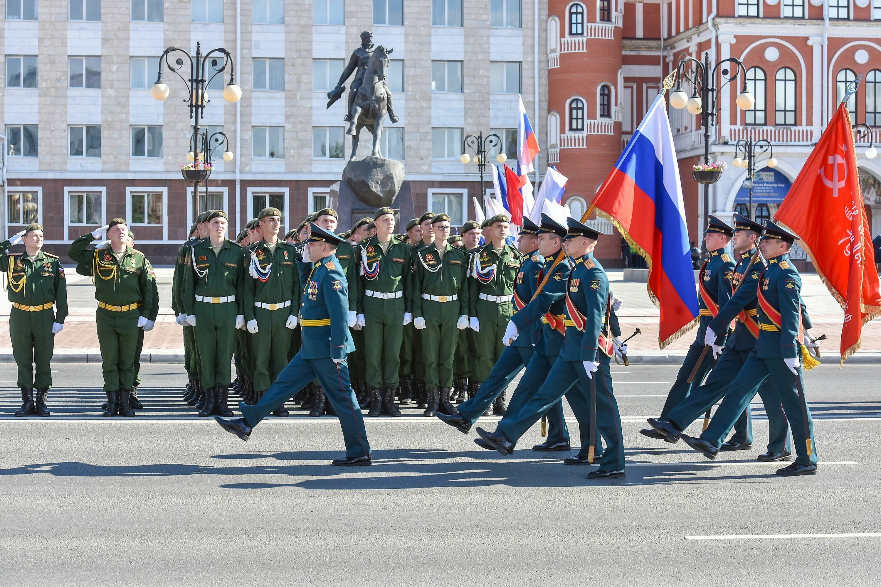 Курс на сегодня йошкар ола. Парад Победы Йошкар Ола. Парад Йошкар Ола 2021. Парад 9 мая Йошкар Ола. Йошкар-Ола парад 2020.