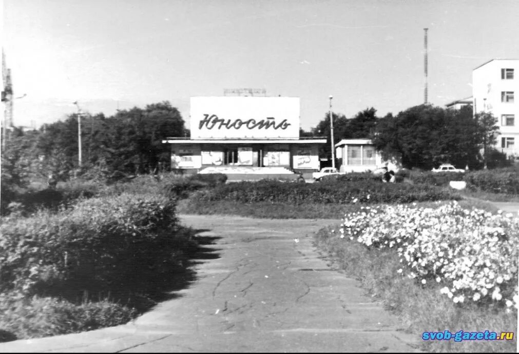 КИНОТЕАТР "ЮНОСТЬ" На углу улиц Ямской и Карла Маркса находится здание кинотеатр