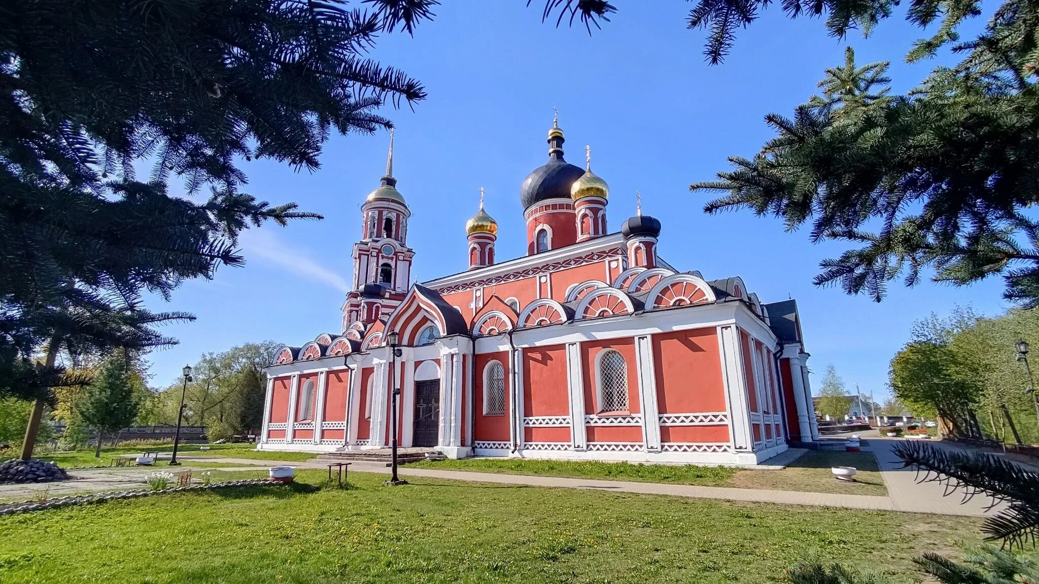 Выборгский замок выборг зима 2022. Памятник фёдору достоевскому старая русса. Памятники город старая русса. Старая русса городок. Памятник федору михайловичу достоевскому в старой руссе.