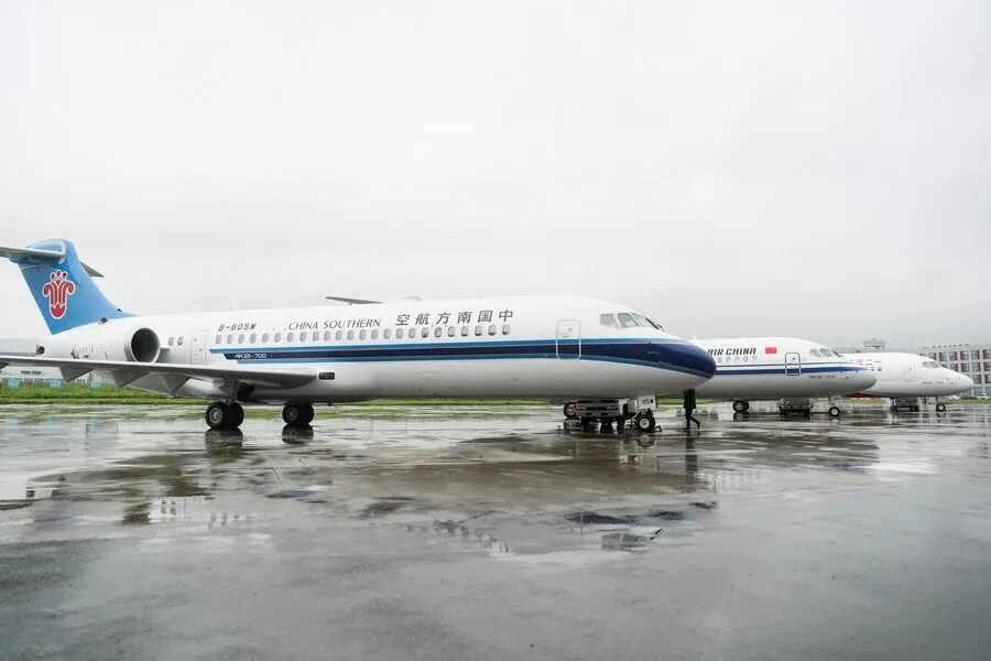 Comac cr929. Китайская гражданская авиация. Beijing capital airlines. Китайская гражданская авиация. Китайская гражданская авиация.