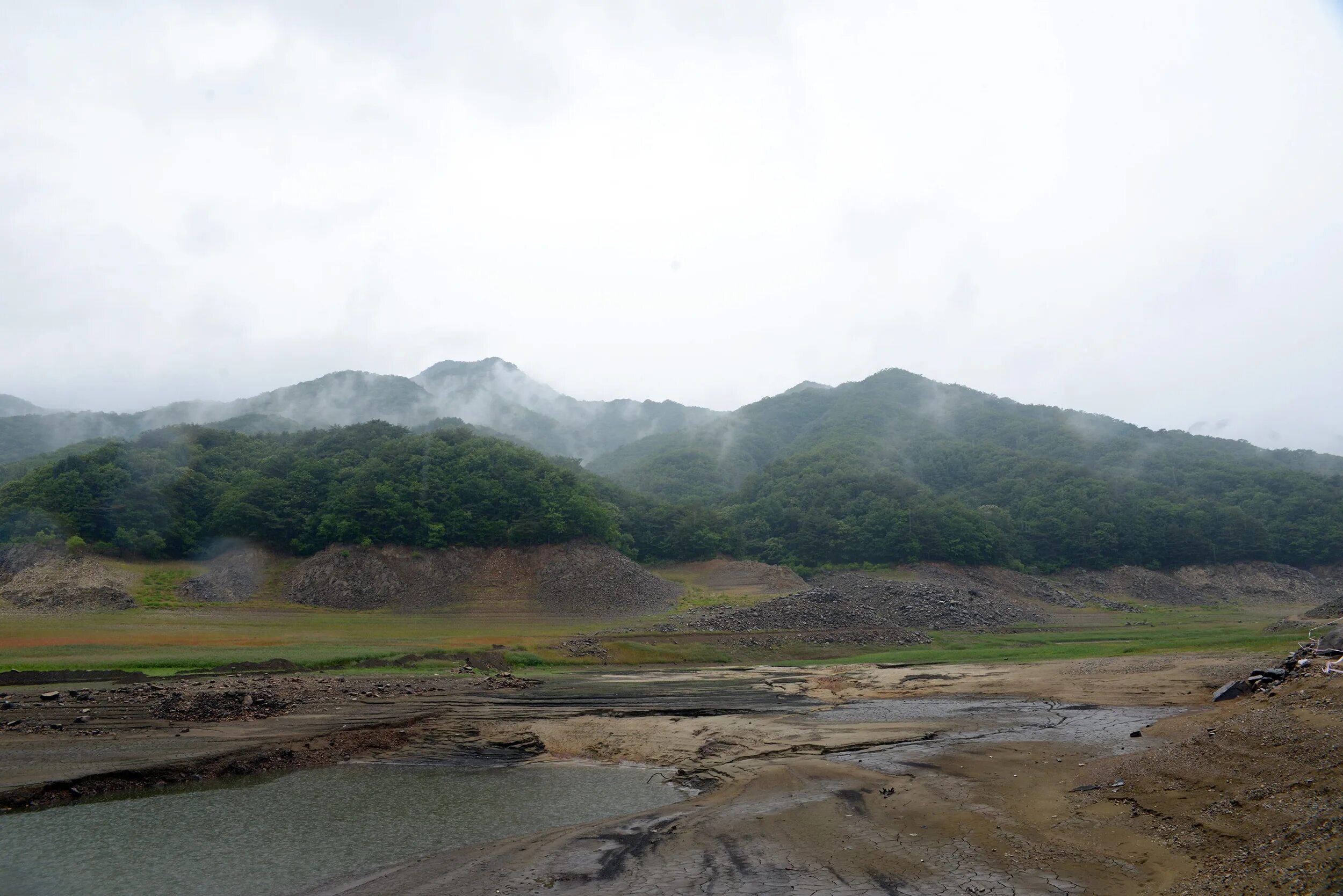 Долина реки Сояны. Soyang River. Soyang. Долина в окружении Гоо картинки. Почвы долины рек