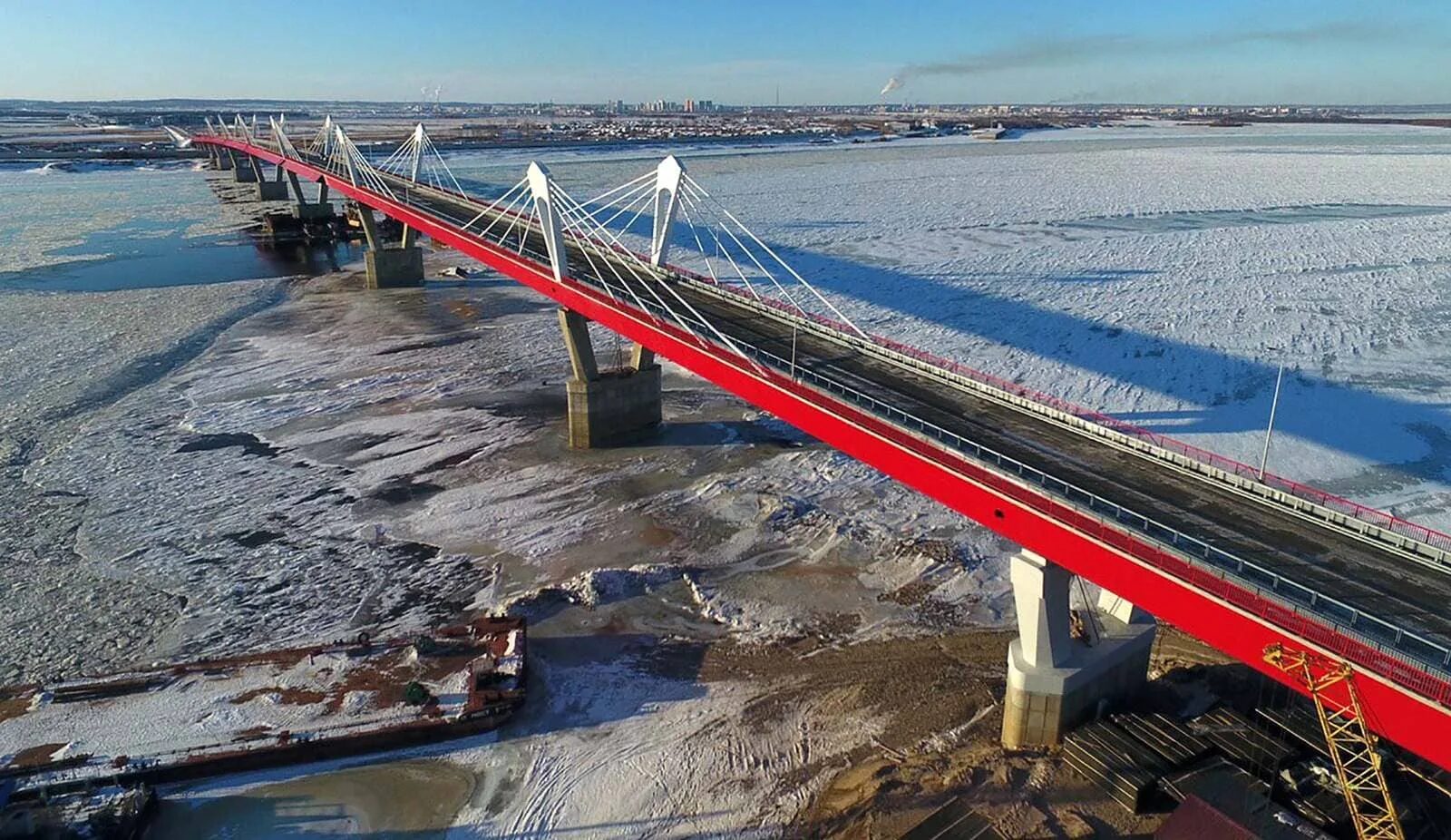 Мост между Китаем и Россией через реку Амур. Железнодорожный мост Амур Китай. Мост Благовещенск Хэйхэ. Железнодорожный мост Благовещенск Хэйхэ.