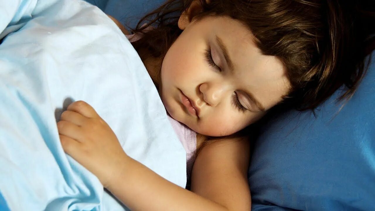 Сонная девочка 12 лет. Кровати для детей с эпилепсией. Т спящую мать