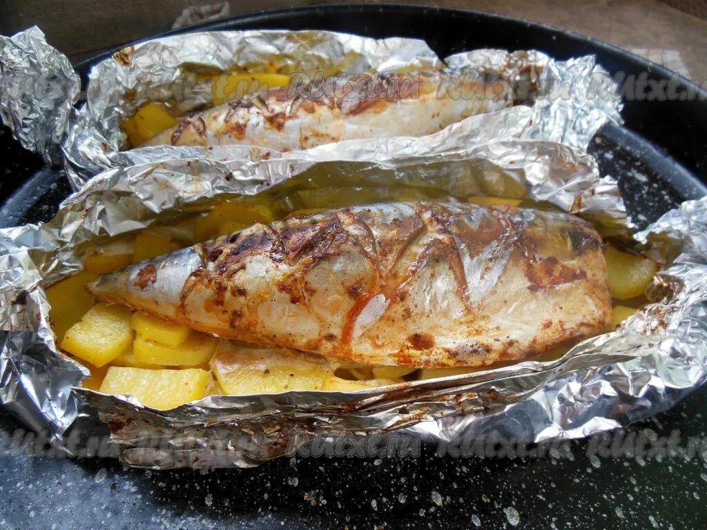 Скумбрия с картошкой в фольге в духовке