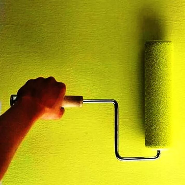 Красить валиком стены без следов. Валик для покраски стен водоэмульсионной. Валик для водоэмульсионной краски для стен. Покраска стен и потолков валиком. Валик для покраски водоэмульсионной краской.