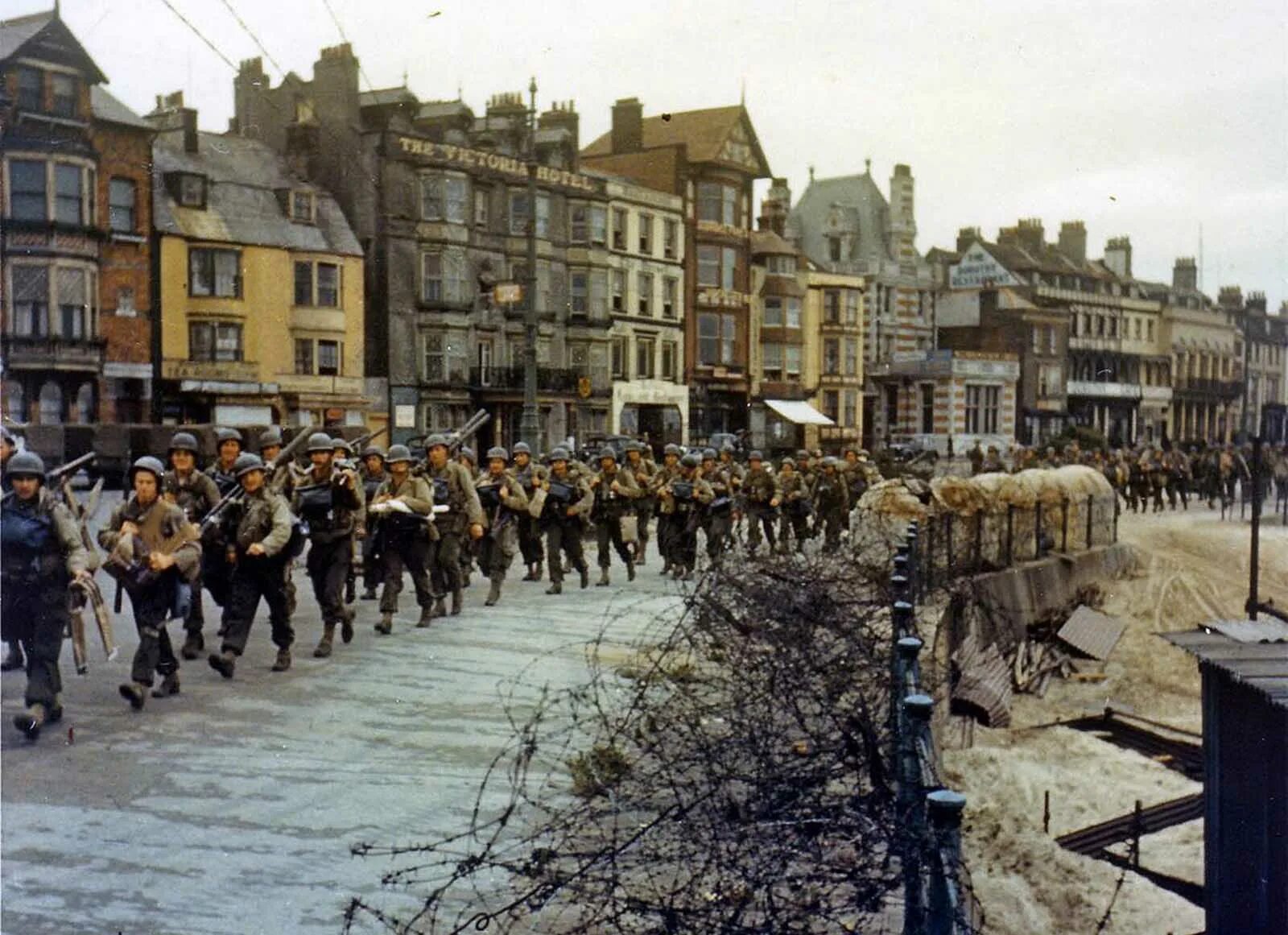 Европа входит в войну. Операция в Нормандии 1944. Высадка в Нормандии 1944. Нормандия 2 мировая. Нормандия 1944 в цвете.