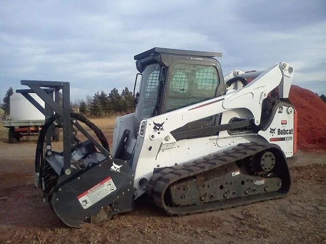 Bobcat ru. Погрузчик Bobcat t870. Бобкэт 870. Мини погрузчик Бобкэт 870. Bobcat s530 гусеничный.