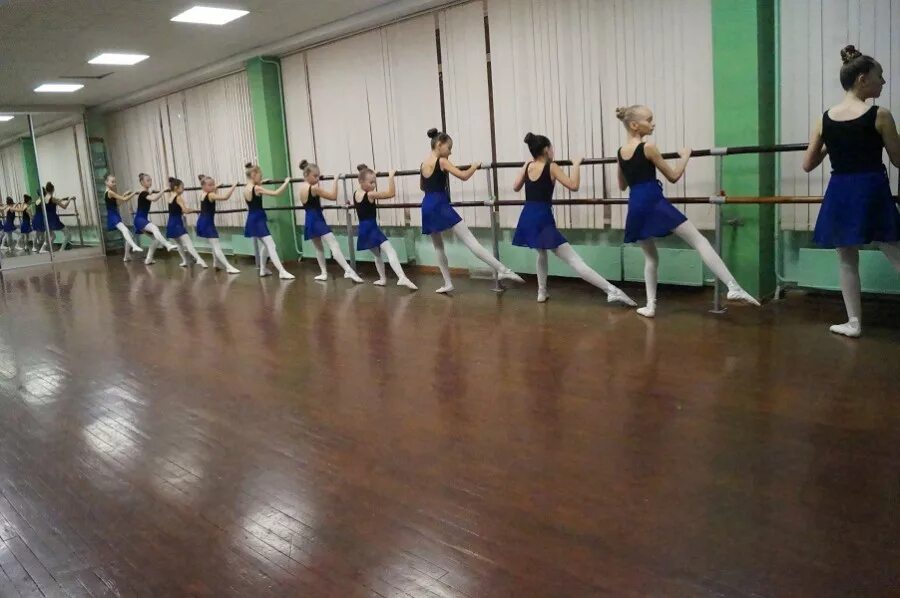 костюмы для детских вокальных коллективов. детский танцевальный ансамбль. костюмы для детских танцевальных коллективов. костюм для эстрадного танца. детские танцевальные выступления.