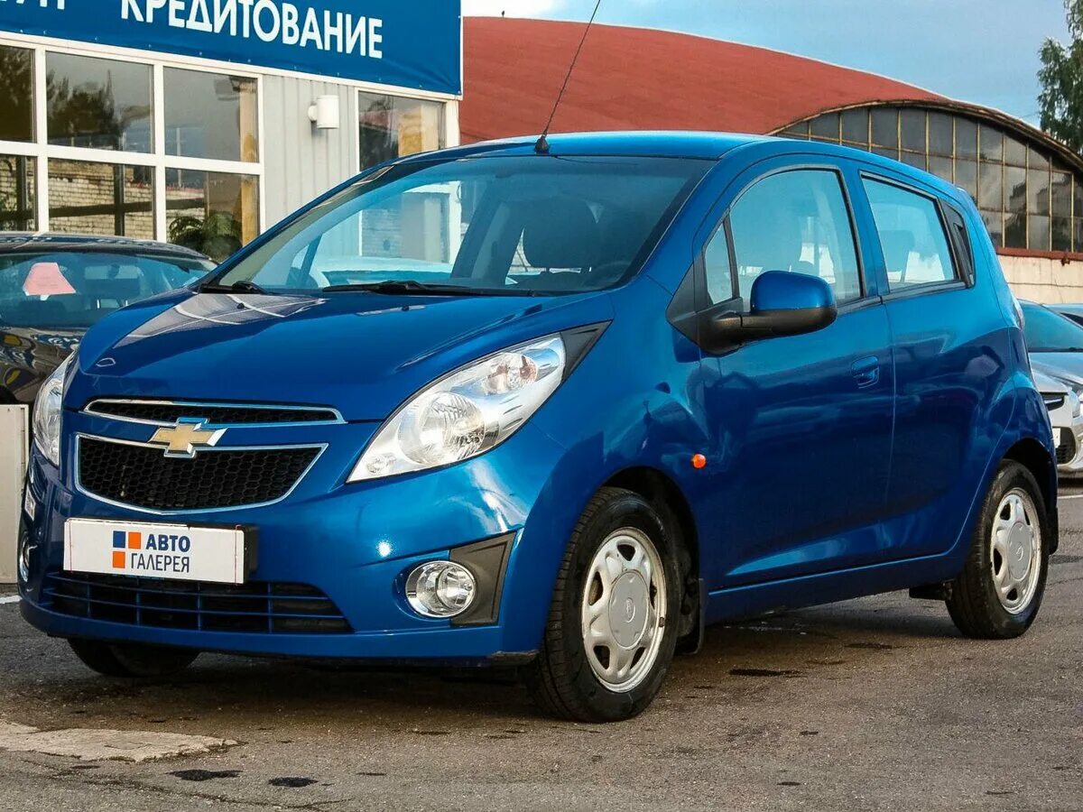 Chevrolet Spark m250. Chevrolet Spark синий. Chevrolet Spark III 1.0. Chevrolet Spark хэтчбек. Шевроле спарк купить новый