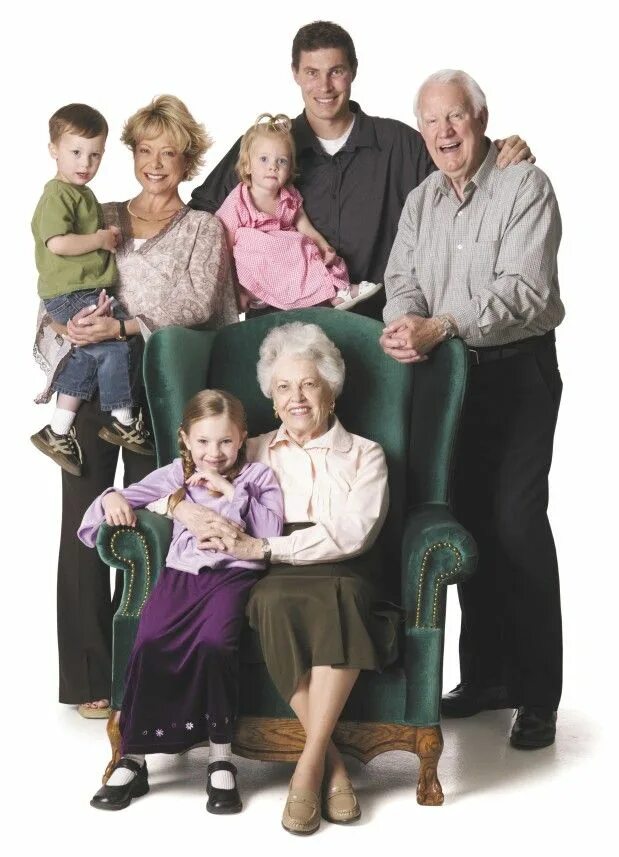 Семья из двух поколений. Три поколения семьи. Семья несколько поколений. Люди разных возрастов. Семейная фотосессия три поколения.
