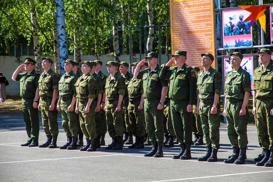 Повышение призывного возраста последние новости. Повышение призывного возраста последние новости. Повышение призывного возраста последние новости. Российский солдат. Весенний призыв.