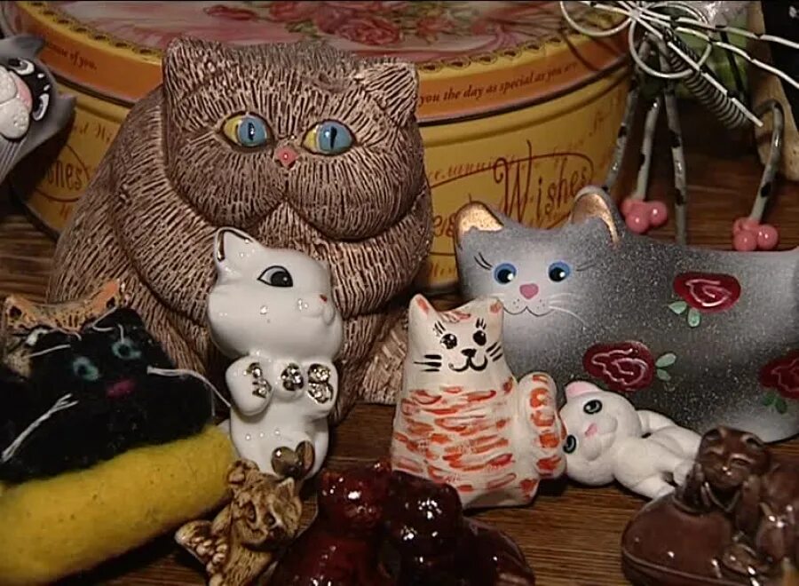 Коллекция кошачьих статуэток. Статуэтка кошки. Коллекция котов. Коллекция фигурок кошек. Ярославль котята в добрые
