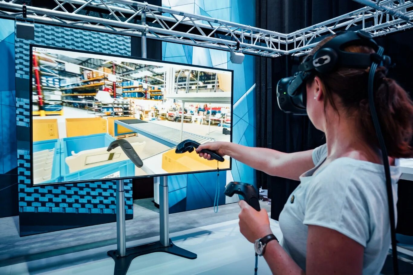 Smart Factory. VR В логистики. Ауди VR. Завод по производству VR.