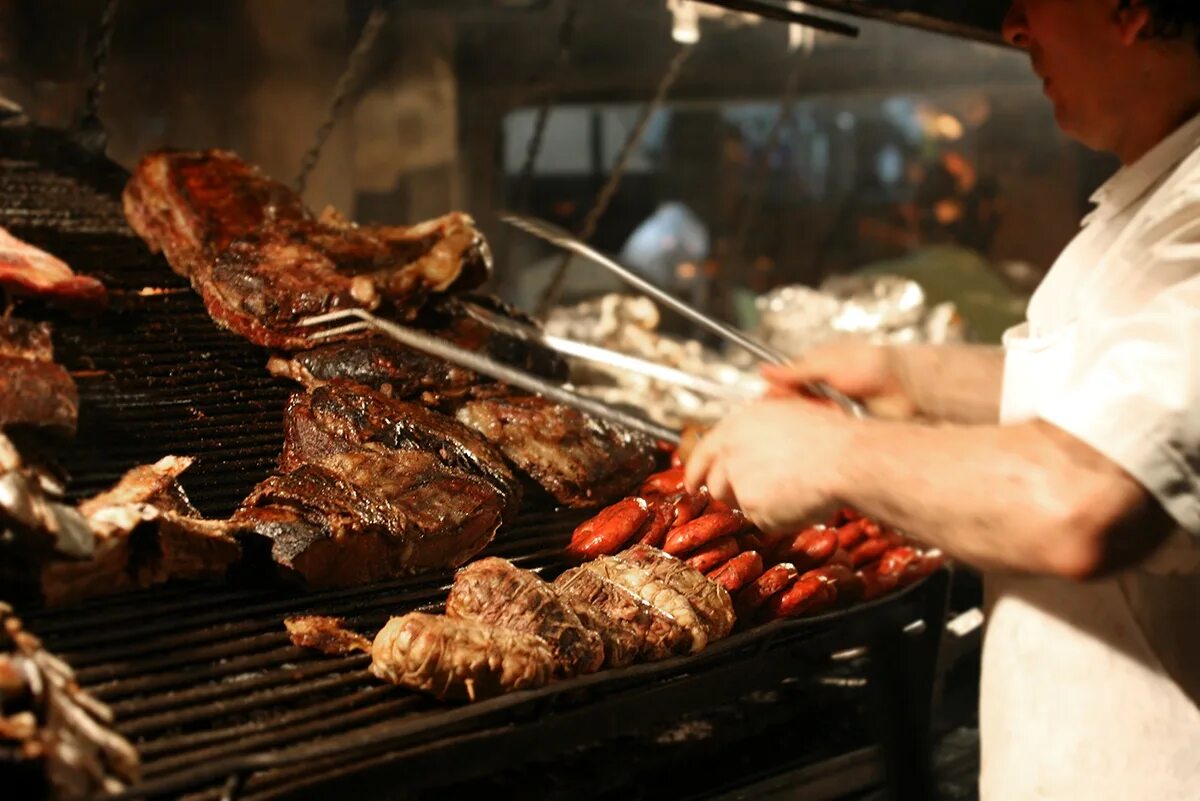 Асадо Парилья аргентинский. Аргентинский гриль parilla asado. Гаучо асадо. Аргентинский мангал асадо.